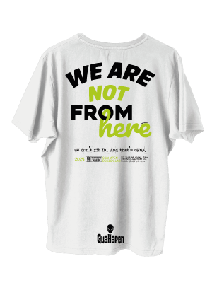 Camiseta urbana estilo oversize en color [negro/blanco] fabricada en algodón premium, con diseño exclusivo de la colección GH impreso en serigrafía de alta definición con motivos de estética streetwear y cultura alienígena.