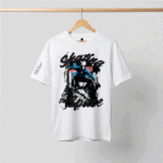 Camiseta oversized blanca con diseño de alien haciendo skate y texto Skating in the Space.