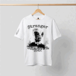 Camiseta oversized blanca con diseño de alien.