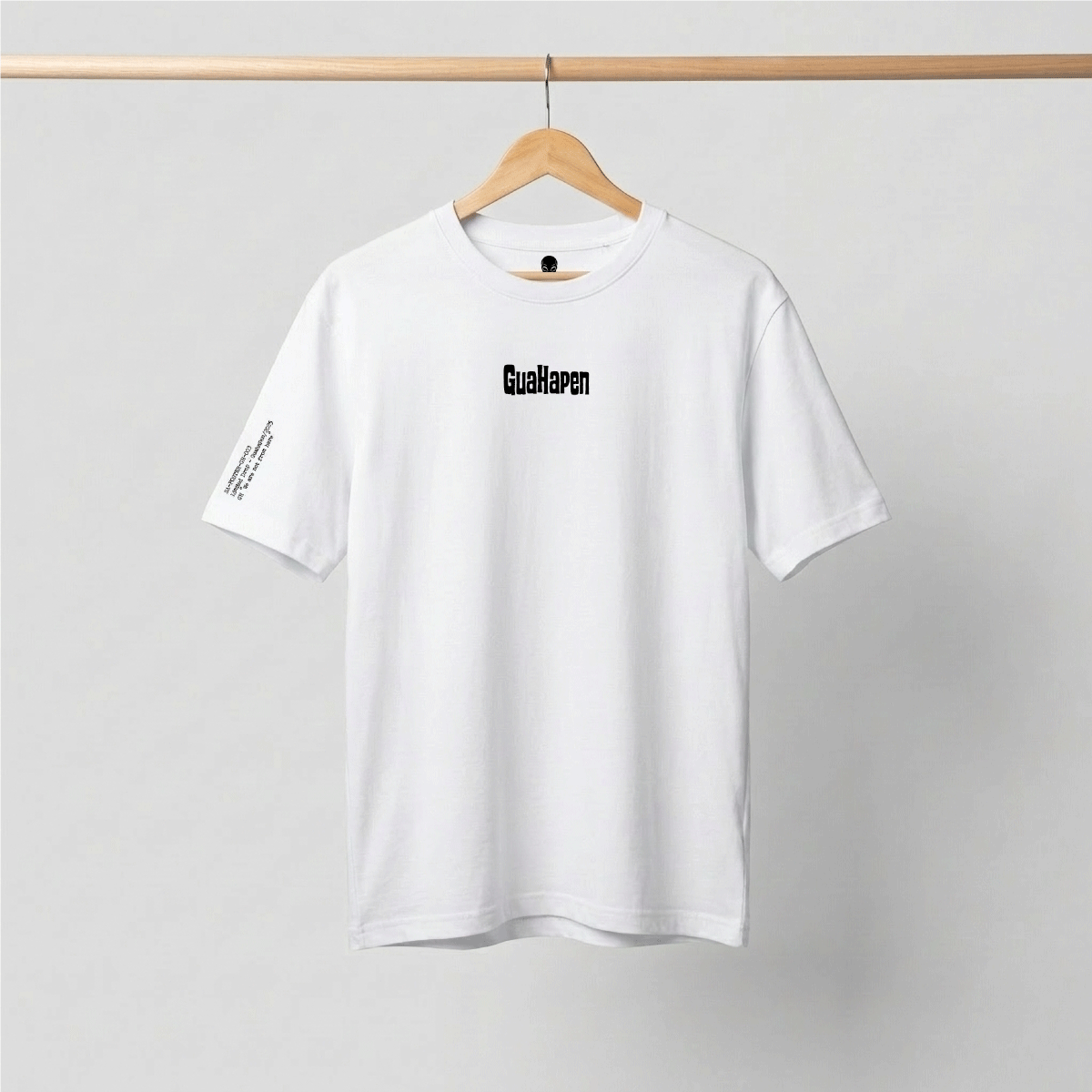 Camiseta blanca oversized We are not from here frontal logo GuaHapen