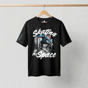 Camiseta oversized negra con diseño de alien Skating in the Sapce.