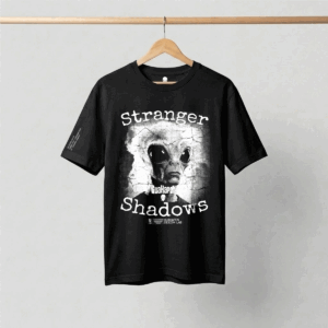 Camiseta oversized negra con diseño de alien.