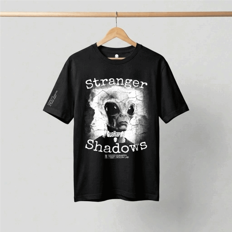 Camiseta oversized negra con diseño de alien.