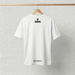 Camiseta oversized blanca con diseño de alien haciendo skate y texto Skating in the Space.